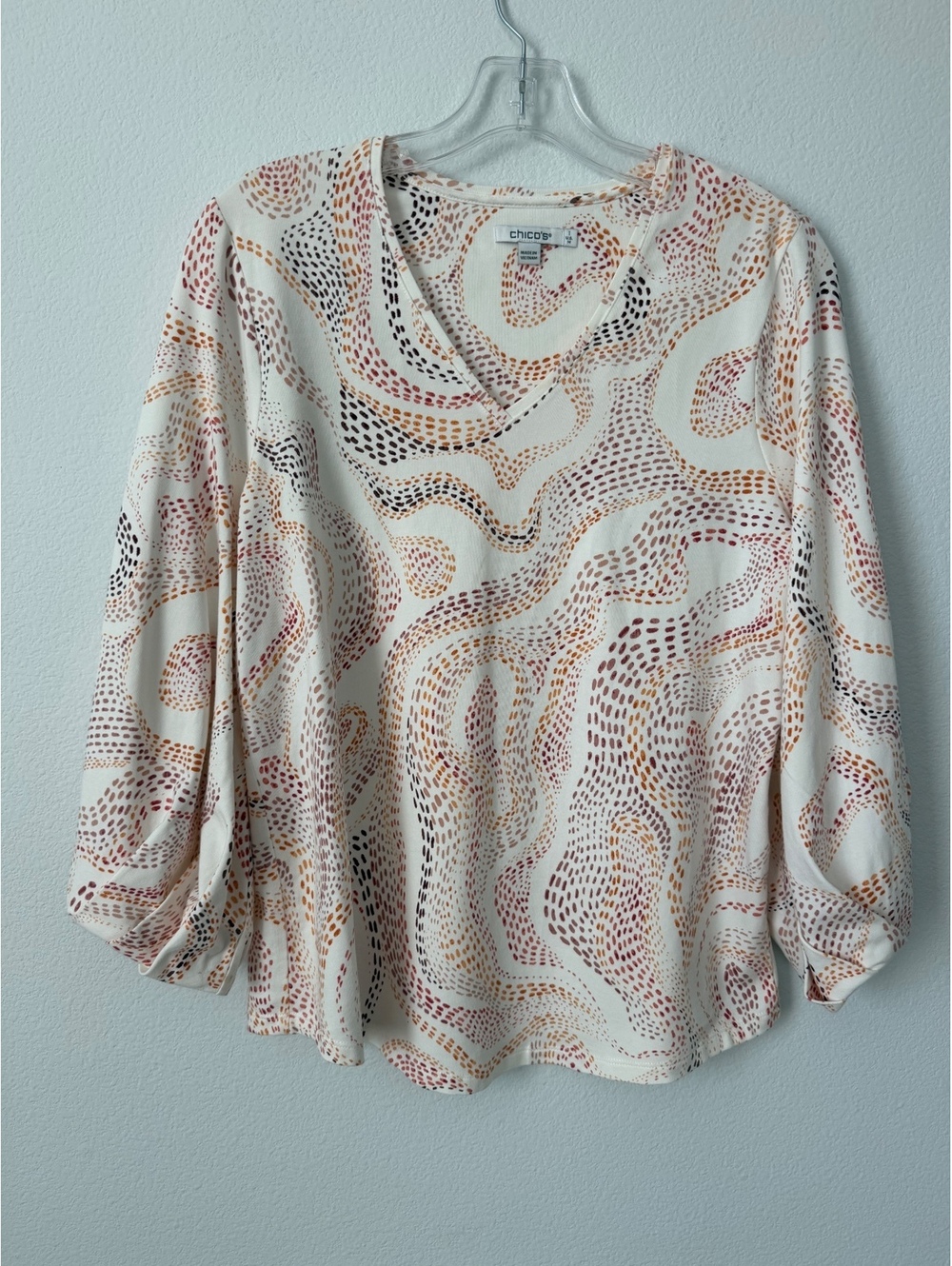 Chico’s Balloon 3/4 Sleeve V-Neck Abstract Cream Stretch Blouse Size 1 (M)